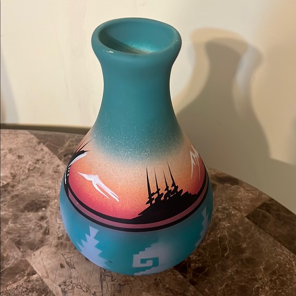 Signed Vintage Native American Turquoise Decorative Vase with All Around  Design - Picture 5 of 6